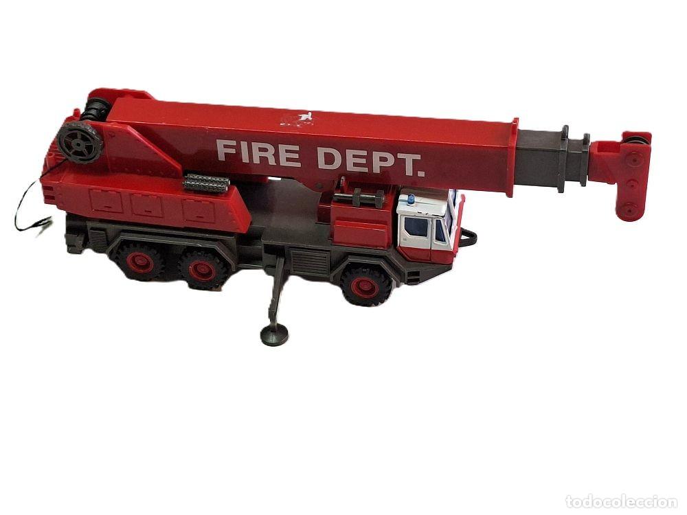 Coches a escala: Cami&oacute;n de bomberos Volvo TechnoDrive - Foto 2