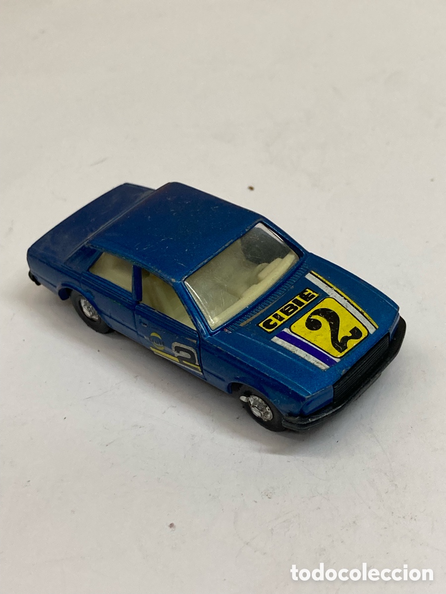 Coches a escala: Miniatura veh&iacute;culo de juguete es un Peugeot 504 azul met&aacute;lico, fabricado por la marca espa&ntilde;ola Mira