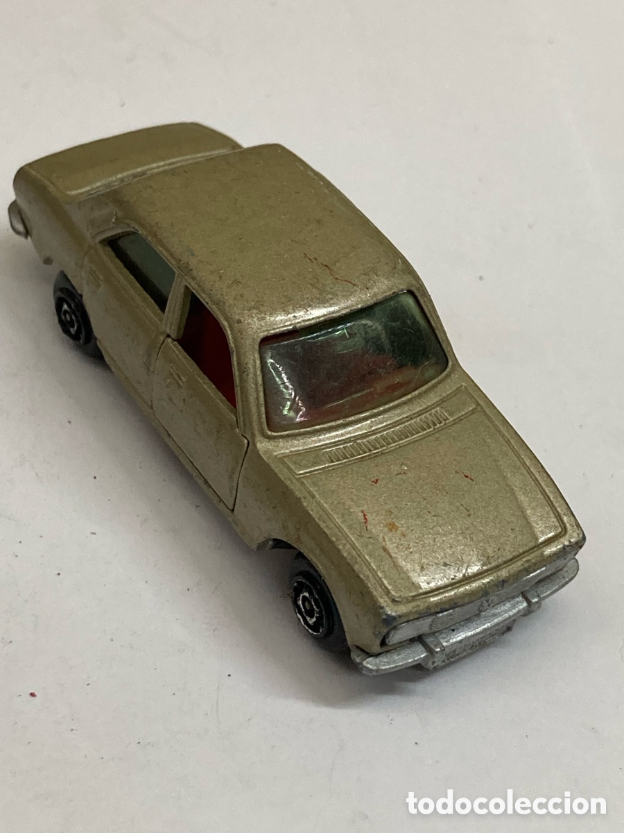 Coches a escala: coche de juguete es un Peugeot 504 cl&aacute;sico fabricado por la marca espa&ntilde;ola Guisval