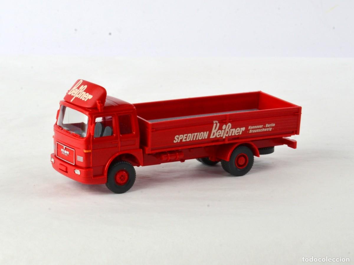Coches a escala: Wiking Escala 1:87 H0 Cami&oacute;n MAN F8 Spedition Beissner Impecable con Caja