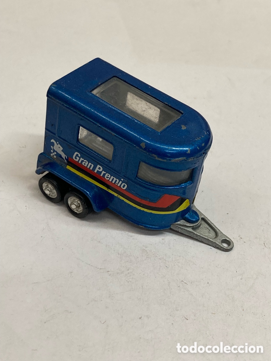 Coches a escala: remolque de caballos a escala, modelo Mira