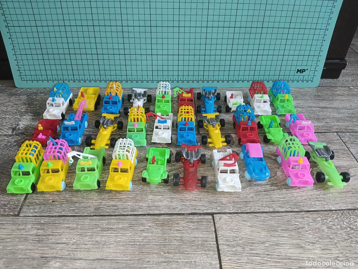 Coches a escala: Lote 30 coches pl&aacute;stico Gr&uacute;as Land Rover Santana de Ruiz Safaris Jeeps b&oacute;lidos Kiosco a&ntilde;os 70/80