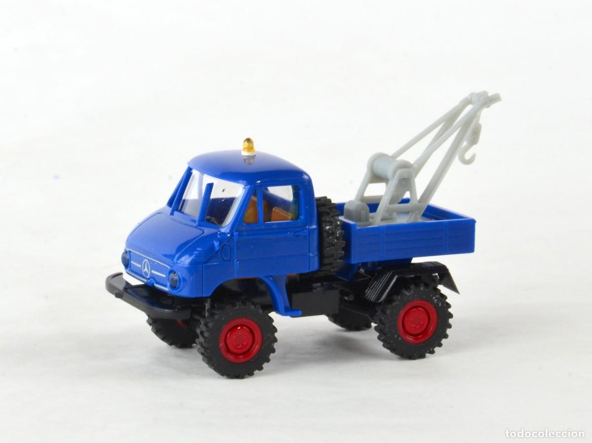 Coches a escala: Brekina Escala 1:87 H0 Unimog 411 Gr&uacute;a Impecable con Caja