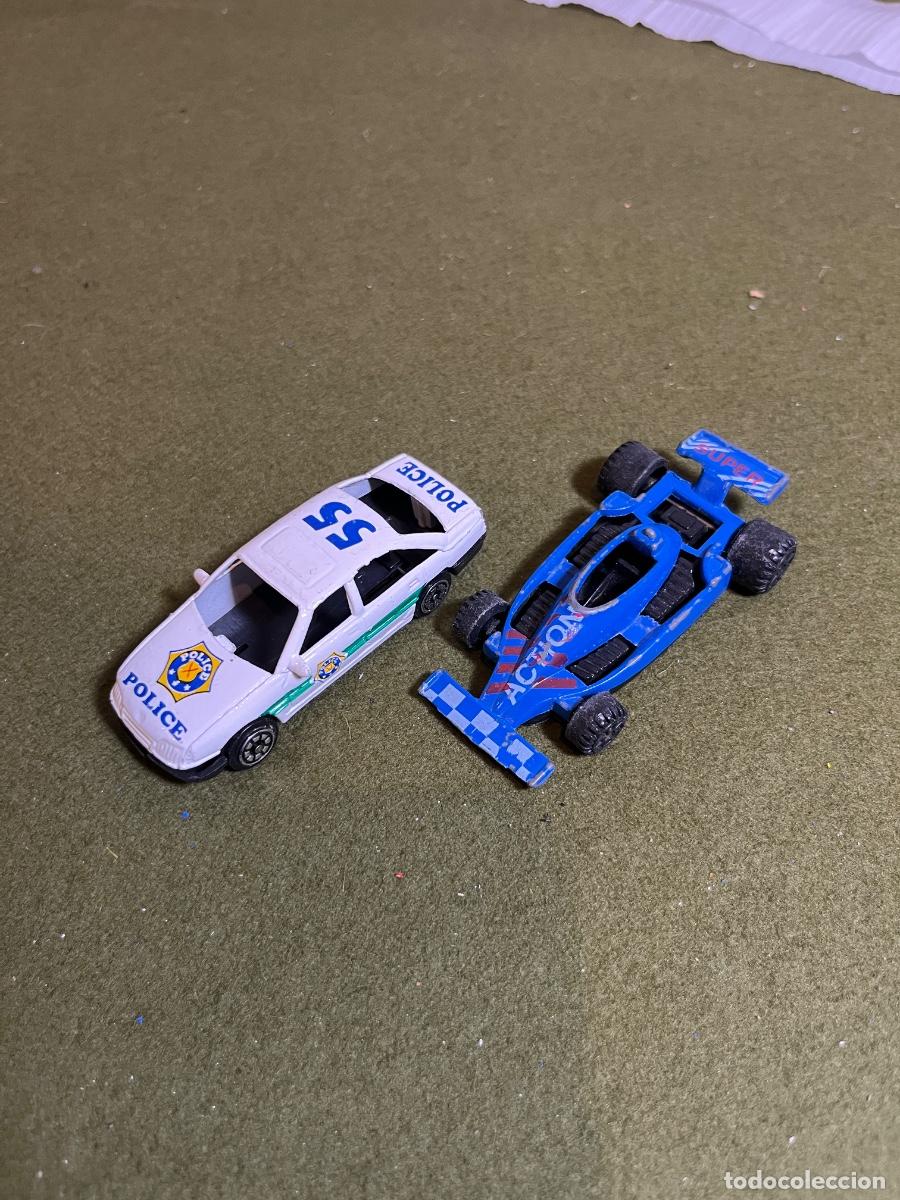 Voitures &agrave; l'&eacute;chelle: Lote 2 Coches Miniatura Vintage Polic&iacute;a y F&oacute;rmula 1 Die-Cast A&ntilde;os 80-90 Made in China y Chasis Met&aacute;l