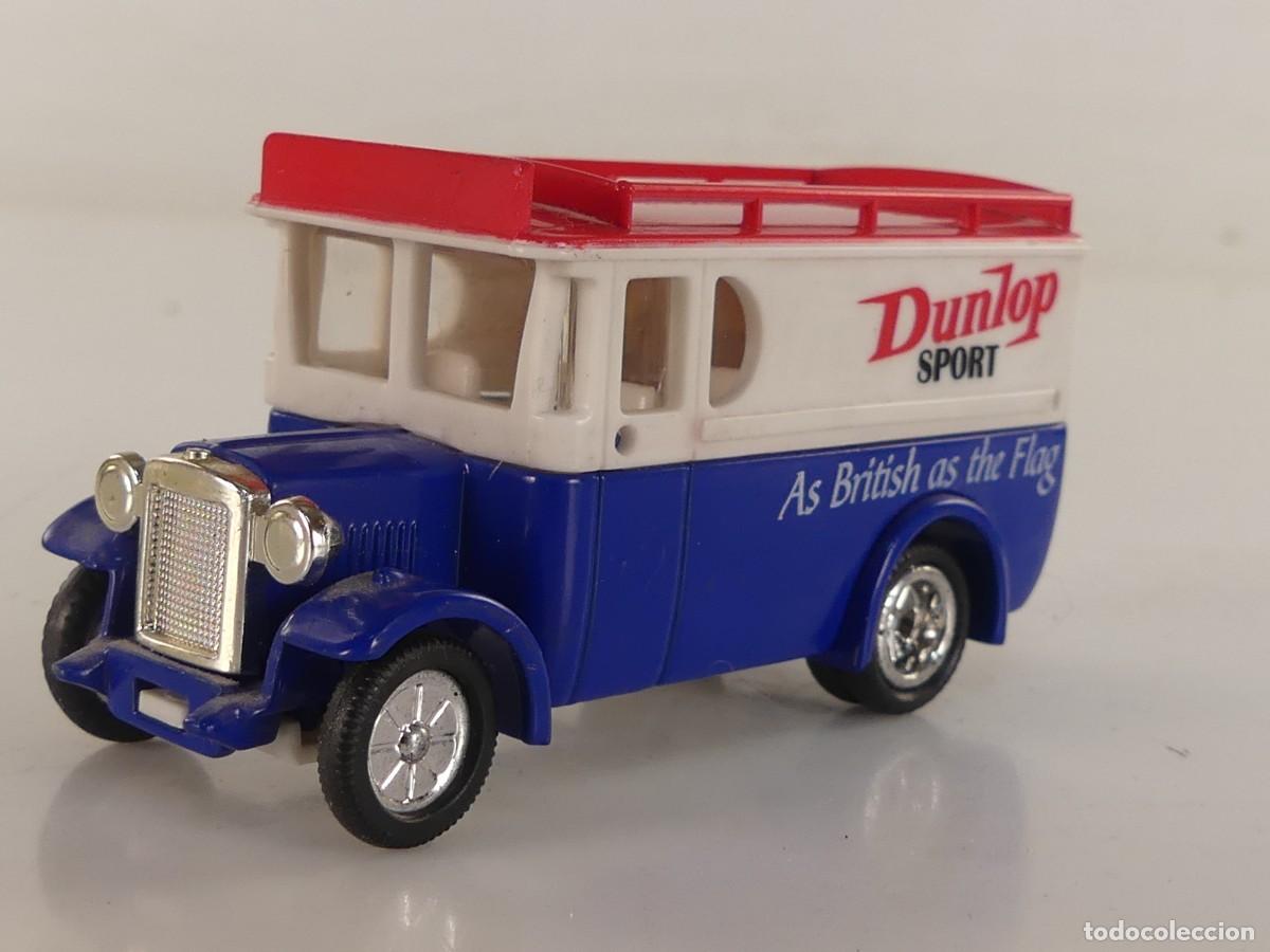 Auto in scala: COCHE O FURGONETA CON PUBLICIDAD DE DUNLOP SPORT