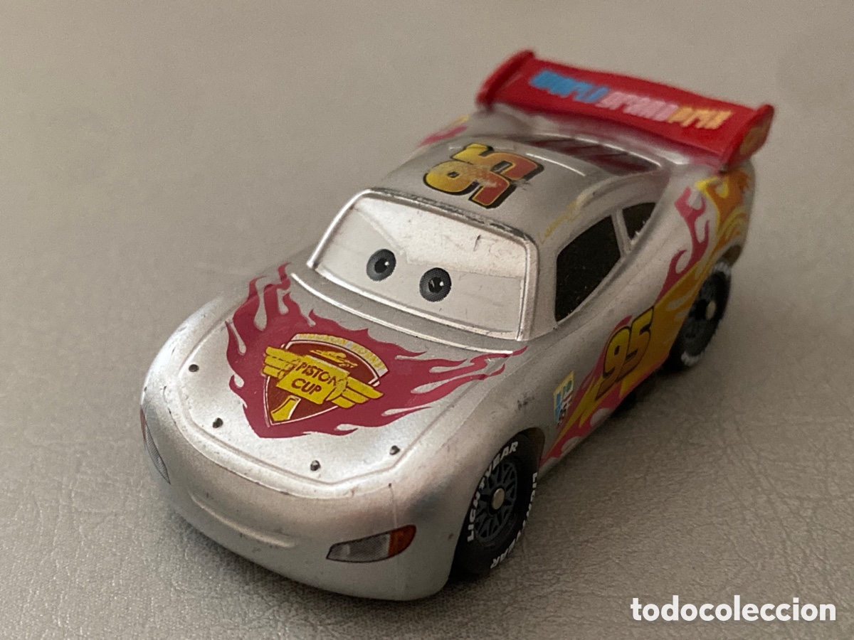 Auto in scala: COCHE CARD RAYO MCQUEEN DISNEY PIXARD