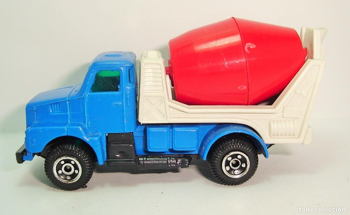 Coches a escala: ANTIGUO CAMION VOLVO HORMIGONERA GUISVAL MADE IN SPAIN ESCALA 1:64