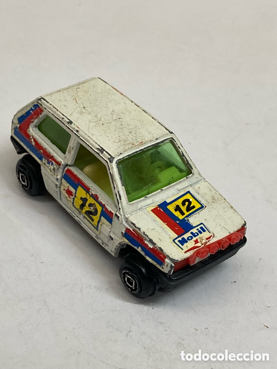 Coches a escala: coche de juguete es un modelo coleccionable de un Seat Panda Rallye