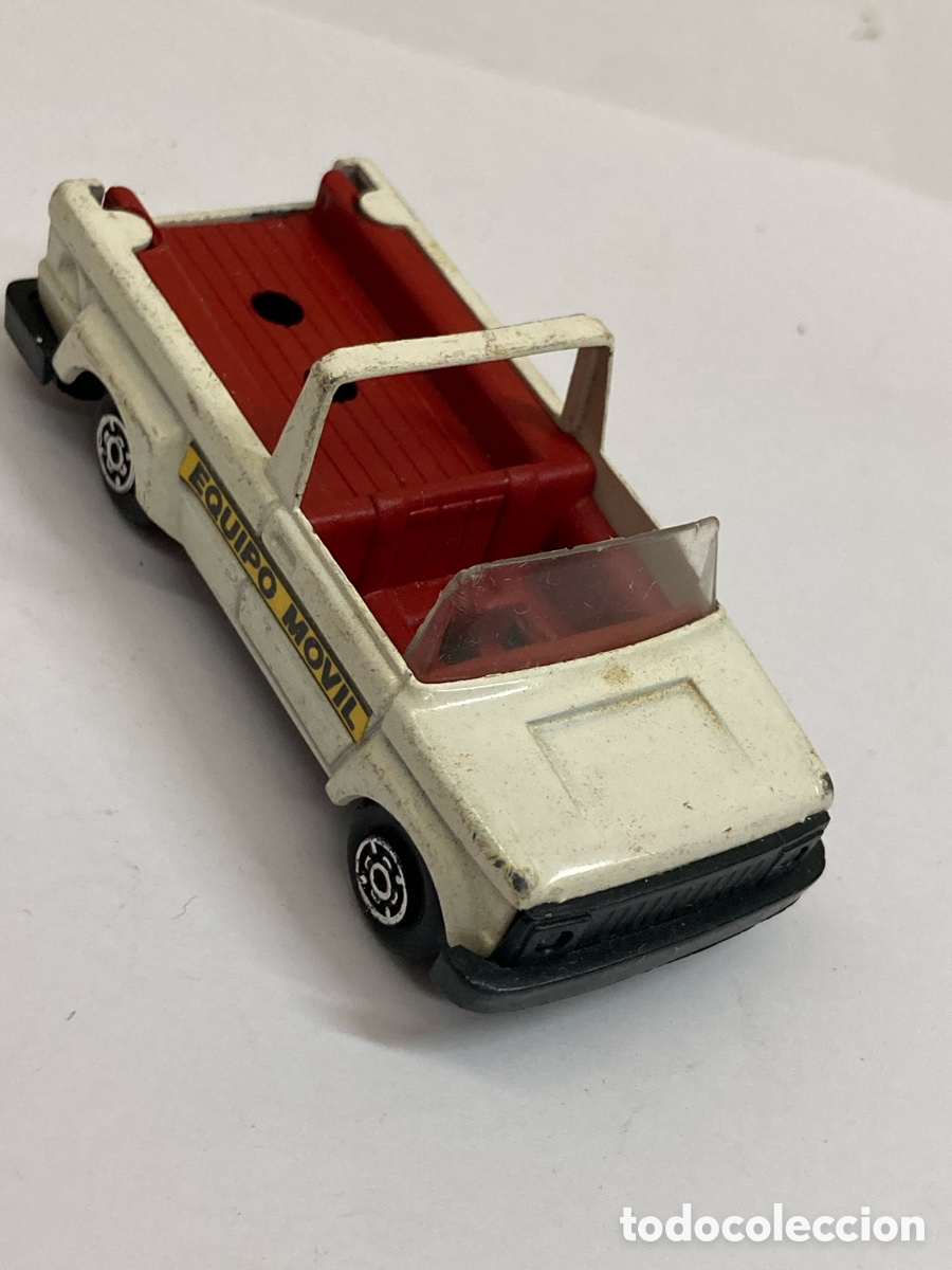 Coches a escala: furgoneta blanca de juguete es un modelo Guisval Chiquival