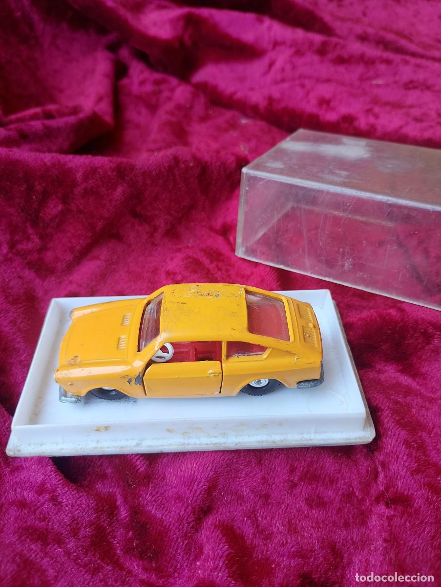 Coches a escala: El Seat 850-coup&eacute; de Guisval en su caja-blister original (escala 1:64) por apenas dieciocho euros