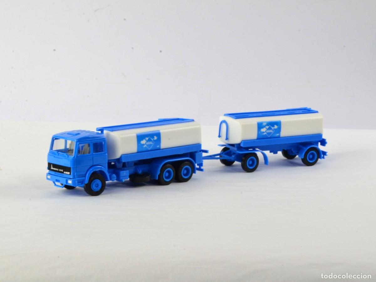 Coches a escala: Herpa Escala 1:87 H0 Cami&oacute;n Cisterna Magirus Iveco con Remolque Aral Impecable con Caja