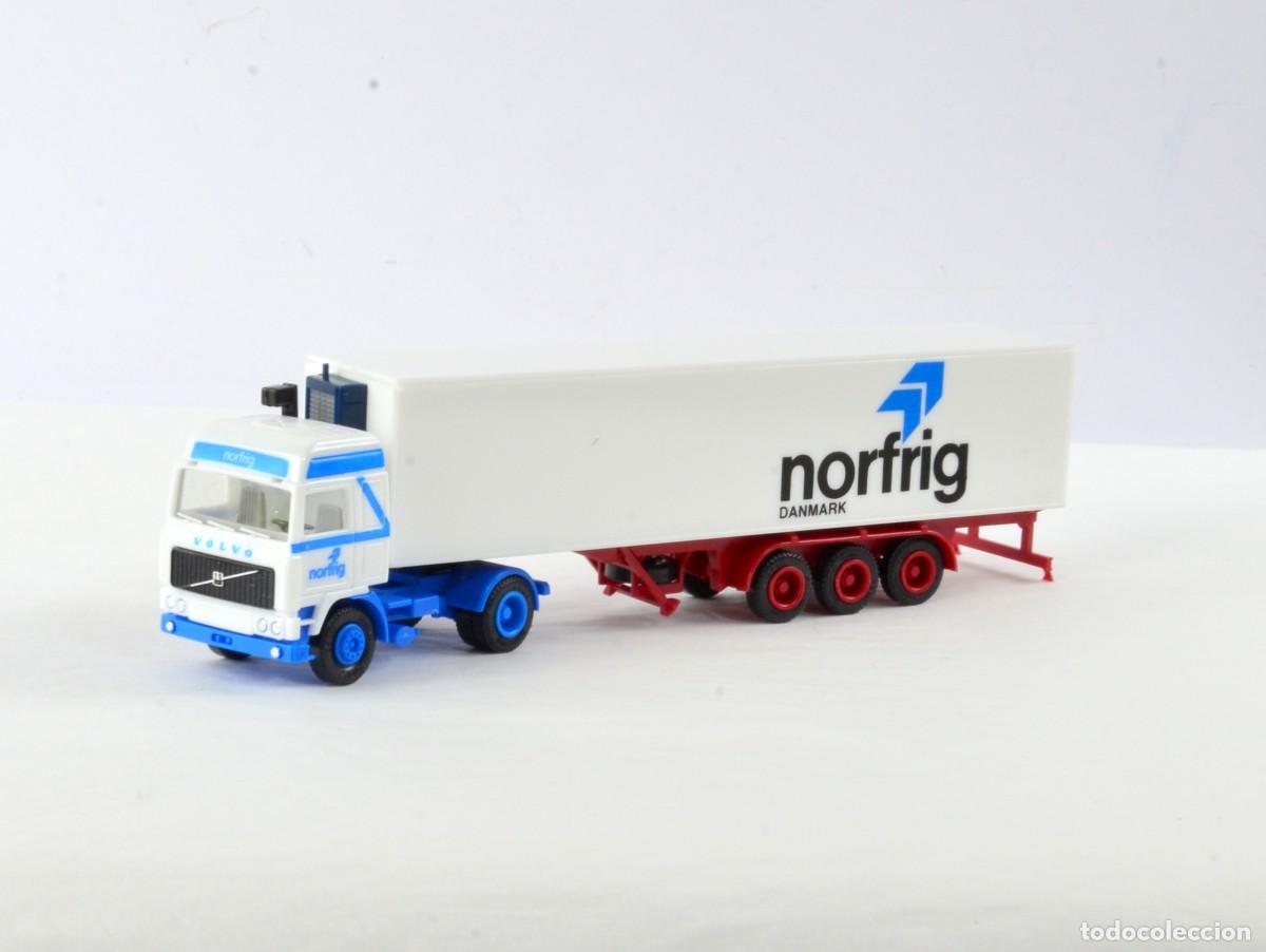 Coches a escala: Herpa Escala 1:87 H0 Cami&oacute;n Articulado Volvo F12 Globetrotter Norfrig Impecable con Caja
