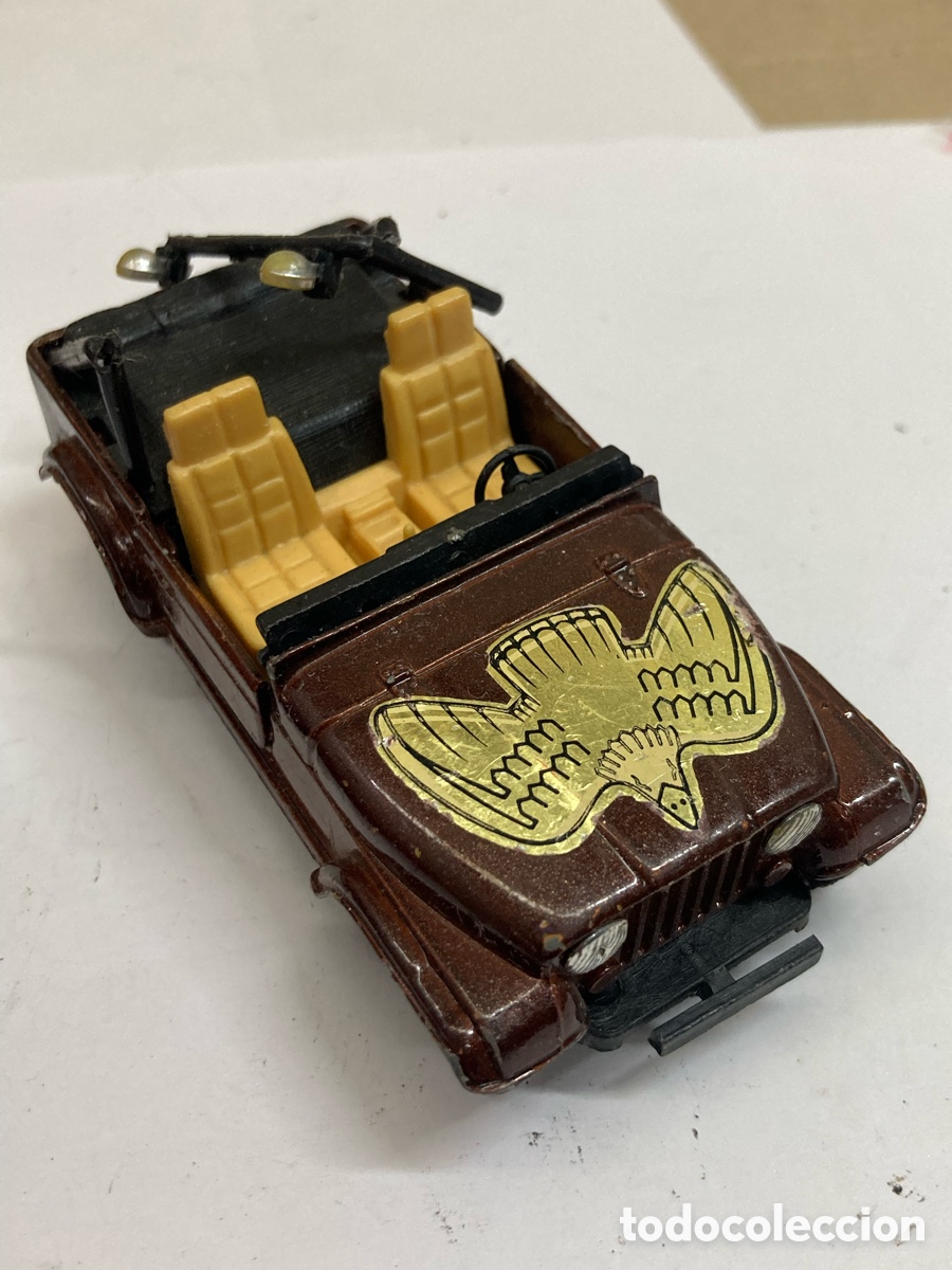 Carros em escala: veh&iacute;culo de juguete es un Hot Wheels Jeep CJ-7 marr&oacute;n de 1983