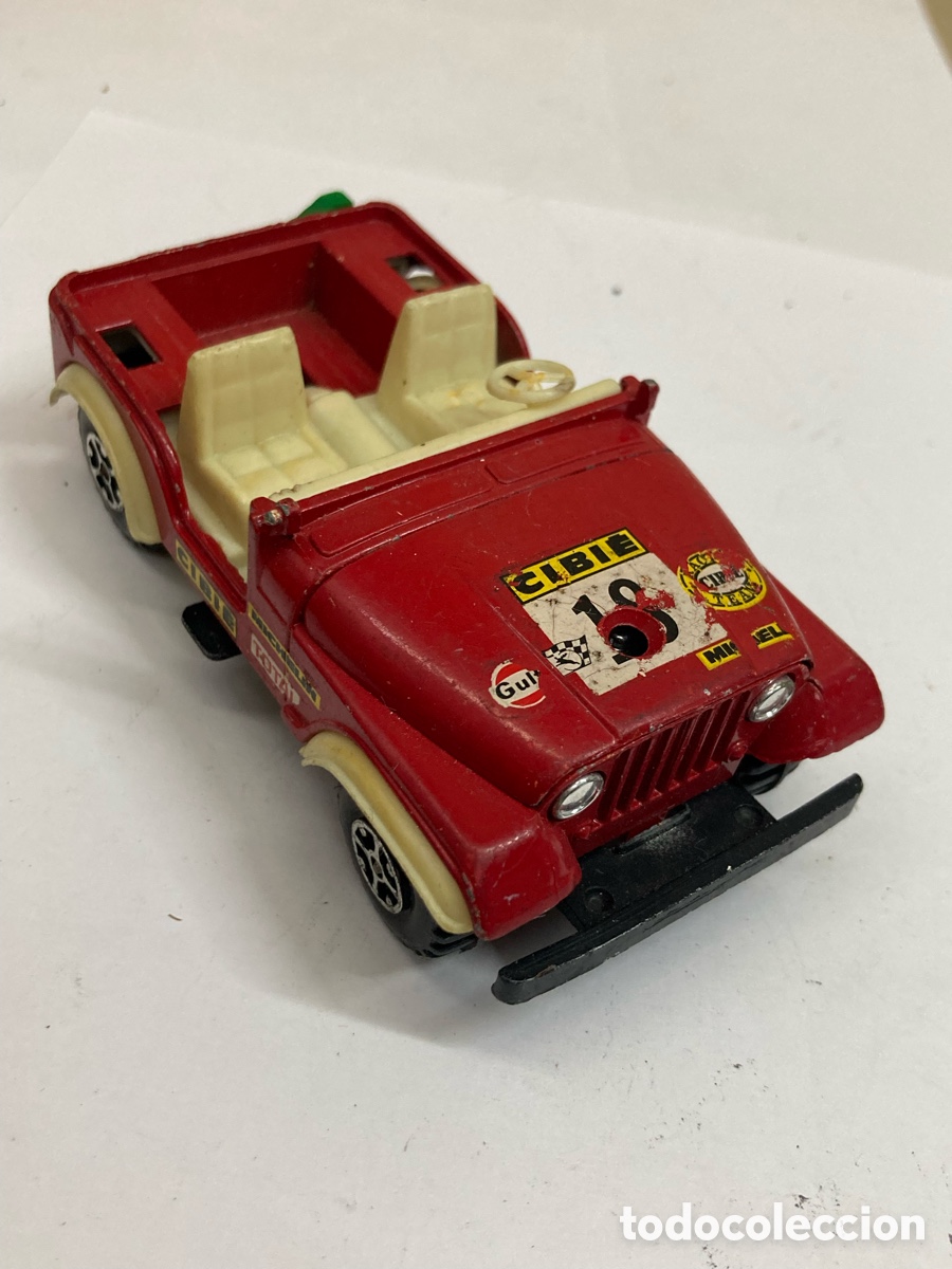 Coches a escala: Guisval Jeep Willys de color rojo.