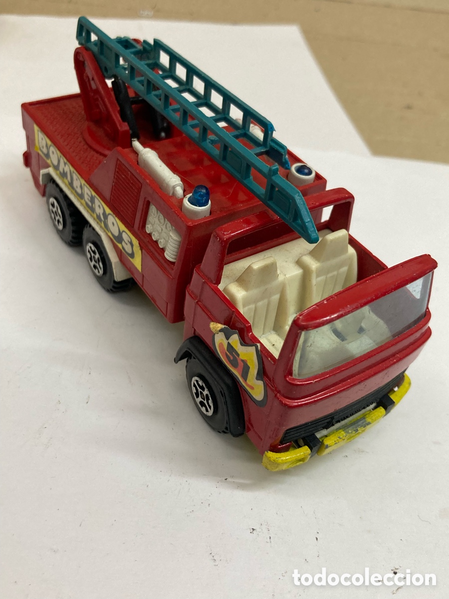 Coches a escala: bomberos de juguete cl&aacute;sico de la marca espa&ntilde;ola Guisval