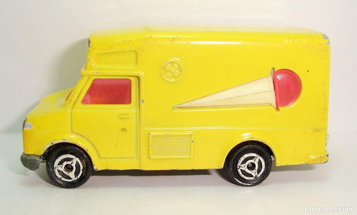 Coches a escala: FURGON DE HELADOS MAJORETTE ESCALA 1:67 LOTE 233