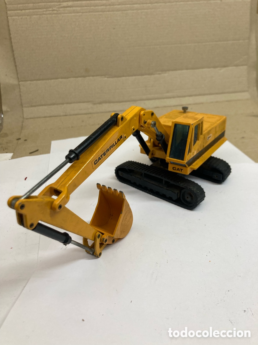 Coches a escala: miniatura diecast a escala 1:50 de la excavadora hidr&aacute;ulica Caterpillar 225 Joal.
