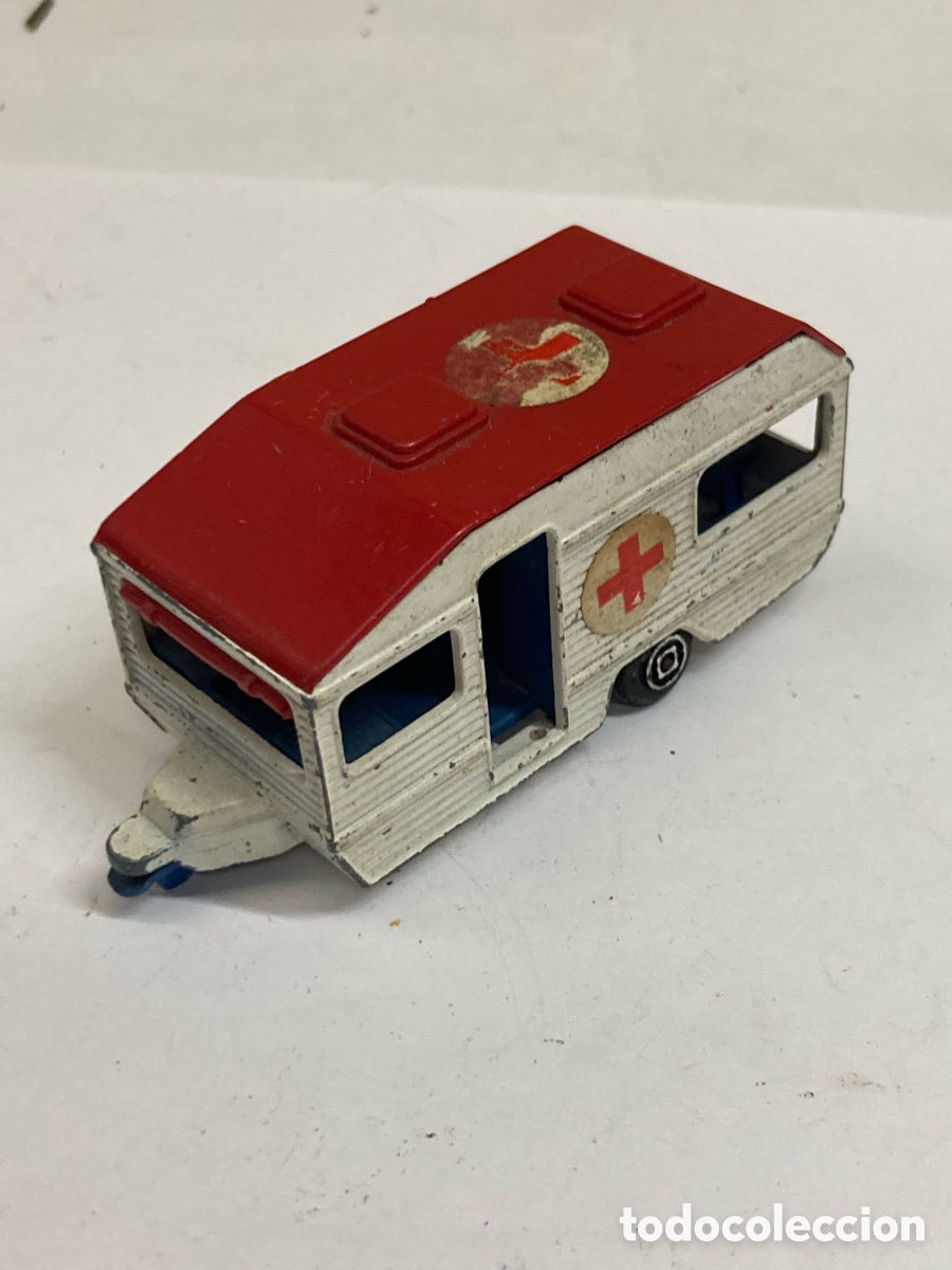Coches a escala: coche de juguete en miniatura de una caravana ambulancia de la marca Guisval
