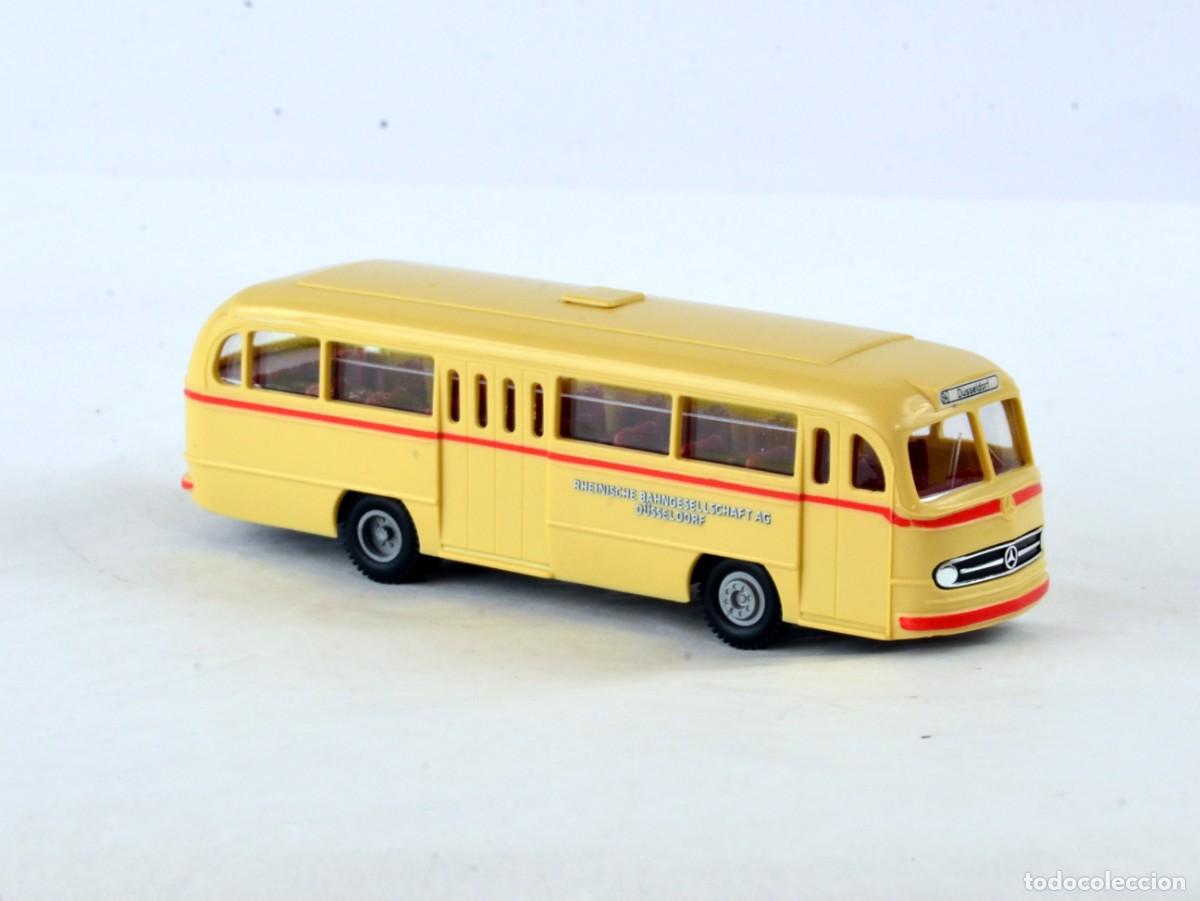 Coches a escala: Brekina Escala 1:87 Autocar Mercedes Benz O321 D&uuml;sseldorf