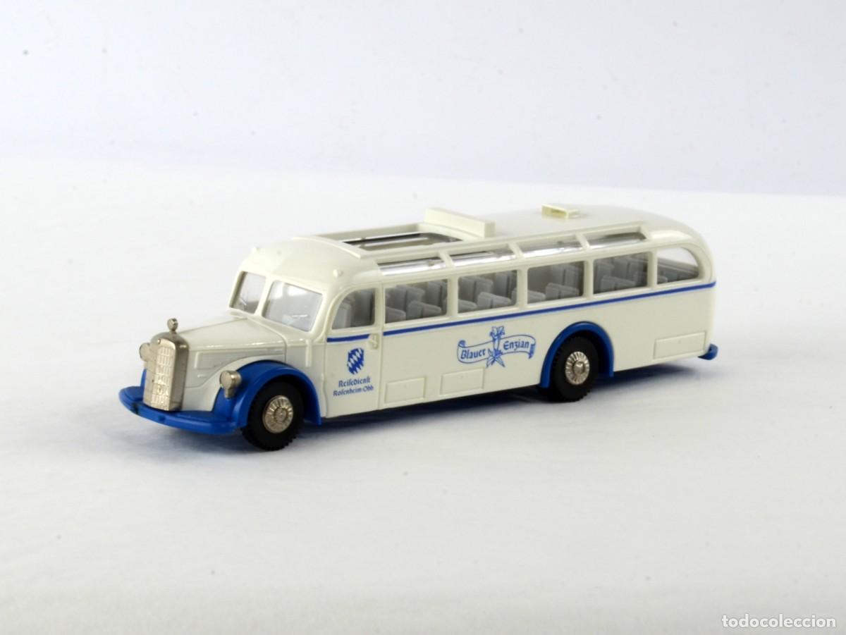 Coches a escala: Brekina Escala 1:87 H0 Autocar Mercedes Benz O5000 Blauer Enzian