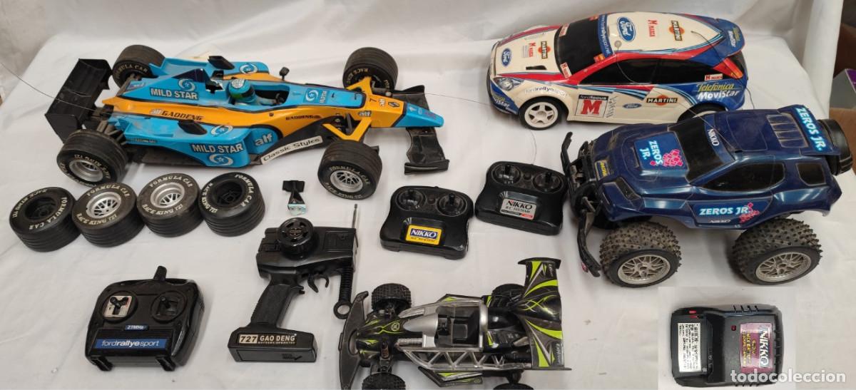 Coches a escala: LOTE DE 4 COCHES TELEDIRIGIDOS, MANDOS, CARGADOR, RUEDAS F1, VER DESCRIPCION