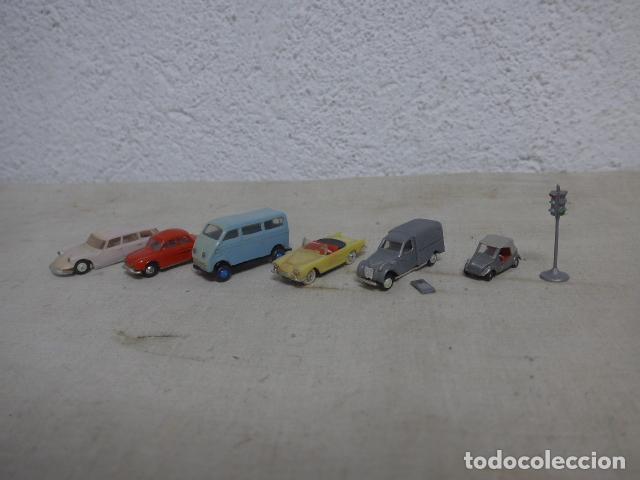 Coches a escala: Lote de 6 antiguos coches de juguete Minicars, originales, Mini cars. Y un semaforo.