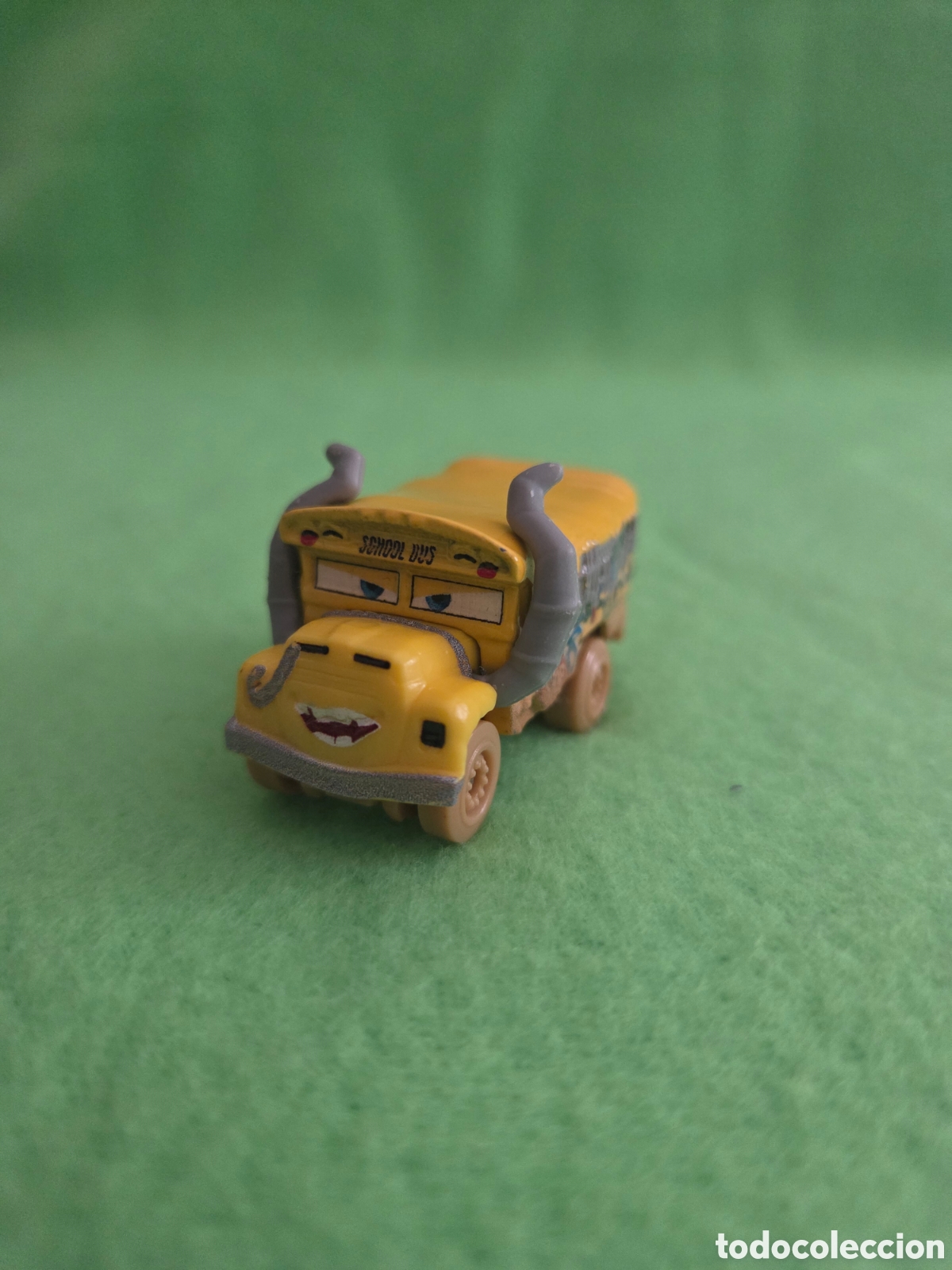 Coches a escala: Cars disney pixar mini racers autobus escolar miss flitter