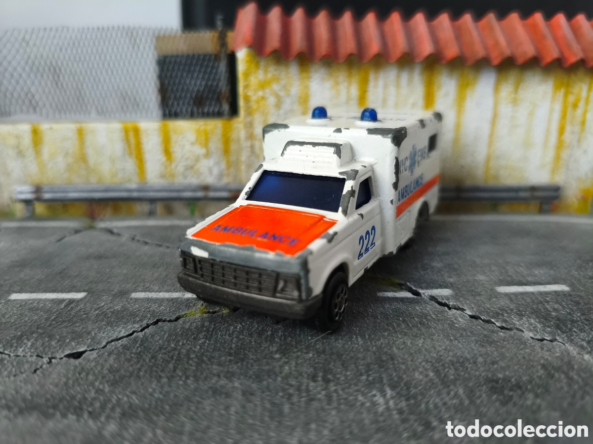 Coches a escala: MAJORETTE - Ambulance*
