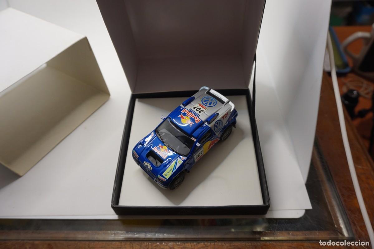 Coches a escala: COLECCION LIMITADA CARLOS SAINZ - VOLKSWAGEN TUAREG - RALLY DAKAR 2006