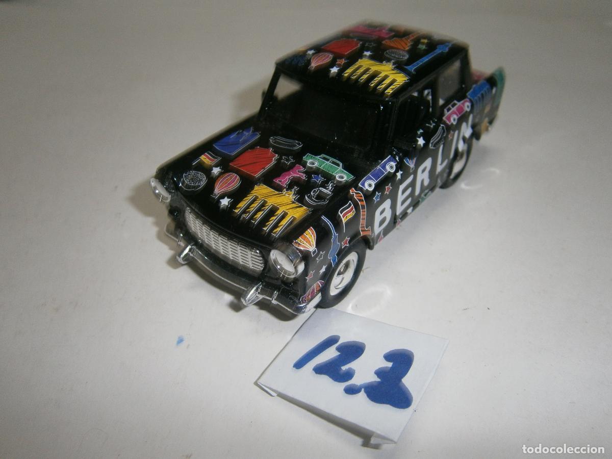 Coches a escala: ANTIGUO COCHE CLASICO TRABANT 601 TLRC