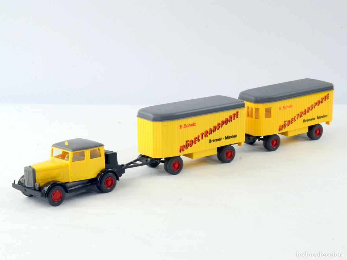 Coches a escala: Wiking Escala 1:87 H0 Cami&oacute;n Tractor Hanomag ST100 con Dos Remolques Scholz