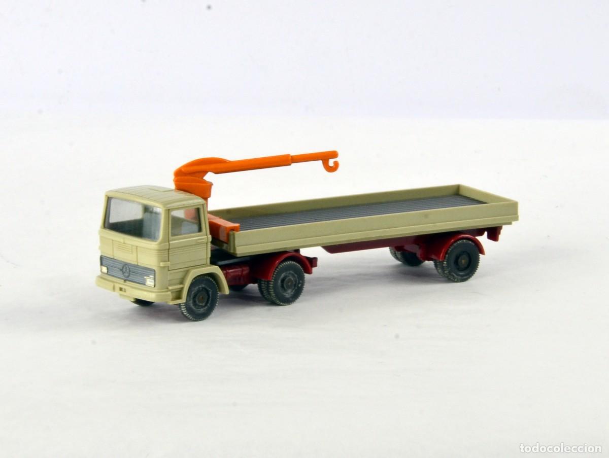 Coches a escala: Wiking Escala 1:87 H0 Antiguo Cami&oacute;n Articulado Mercedes Benz Lp1317 con Gr&uacute;a 1971 - 73
