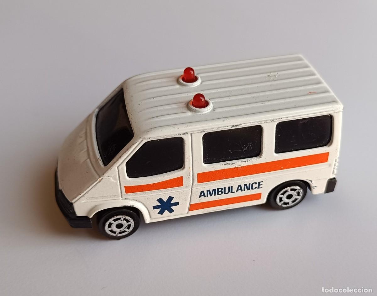 Coches a escala: MAJORETTE AMBULANCE FORD TRANSIT - SONIC FLASHERS - ECH 1/60