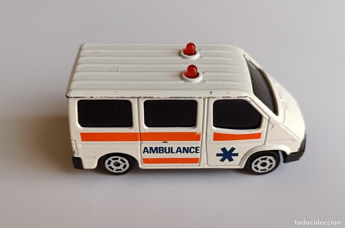 Coches a escala: MAJORETTE AMBULANCE FORD TRANSIT - SONIC FLASHERS - ECH 1/60 - Foto 2