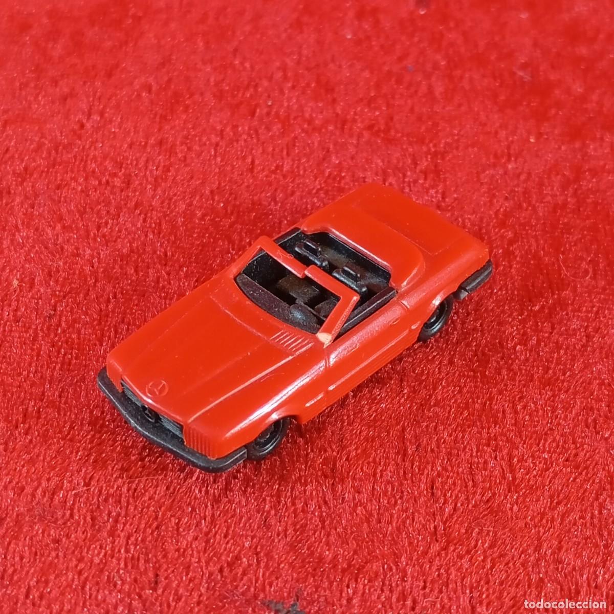 Coches a escala: COCHE DE JUGUETE EN MINIATURA - MERCEDES-BENZ 450 SL - KINDER SORPRESA - 5 X 2 CM / 2125