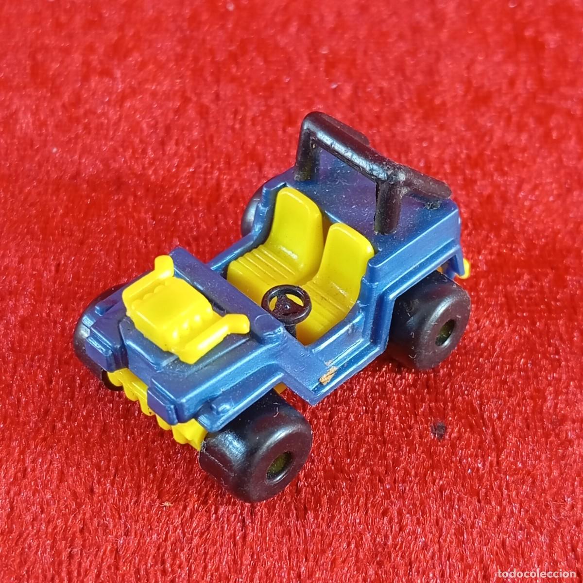 Coches a escala: COCHE DE JUGUETE EN MINIATURA - TODOTERRENO O JEEP - AZUL Y AMARILLO - 4 X 2,5 CM / 2157