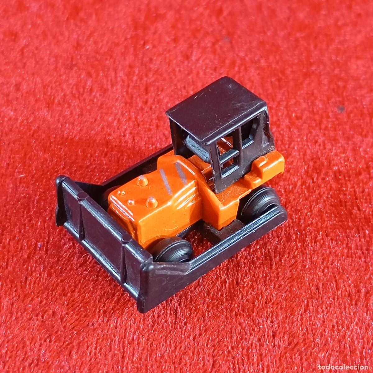 Coches a escala: COCHE DE JUGUETE EN MINIATURA - GALOOB MICRO MACHINES - EXCAVADORA - 13 - 3,5 X 2,5 CM / 2162