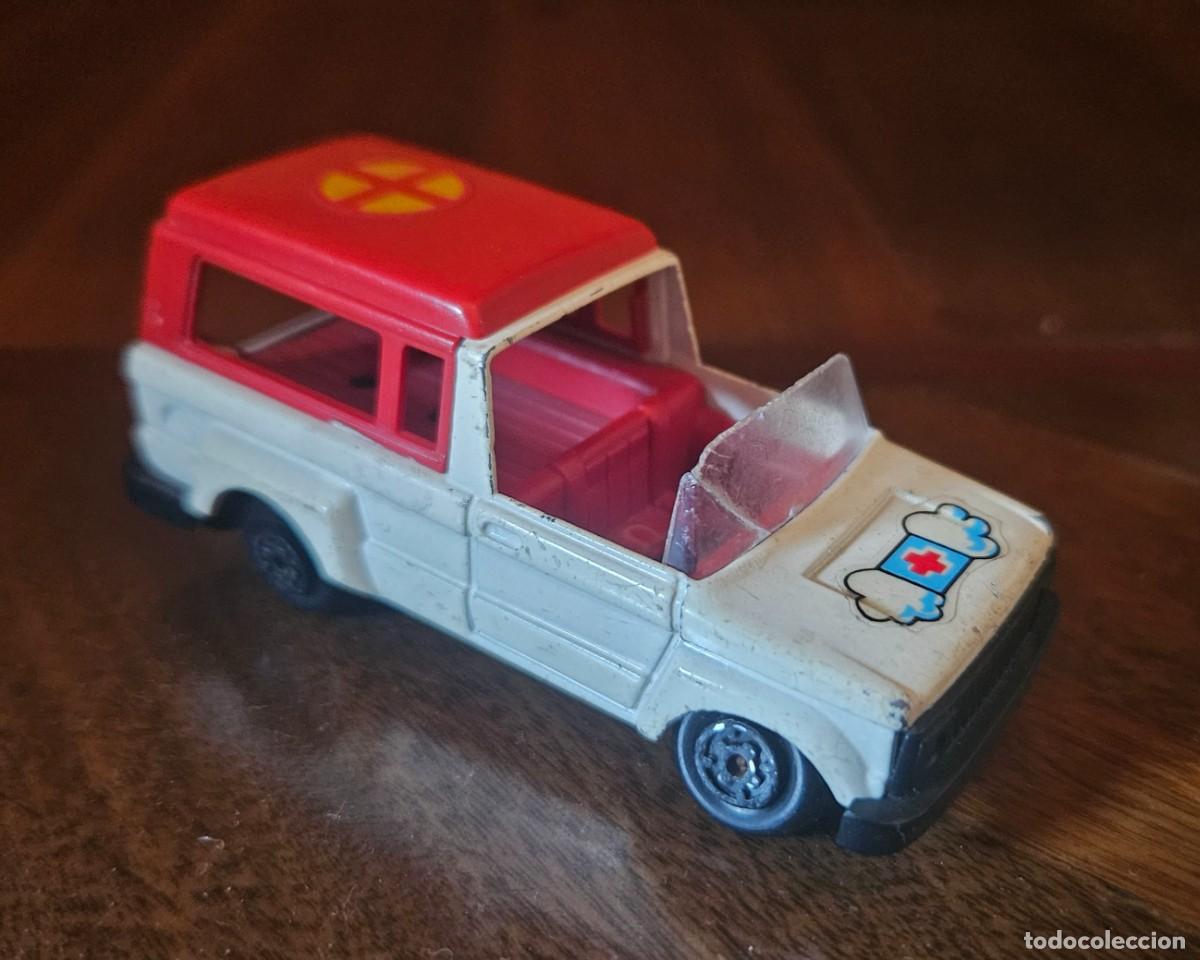 Coches a escala: GUISVAL - Furgoneta ambulancia cruz roja emergencias - mini chiqui chiquival met&aacute;lico coche