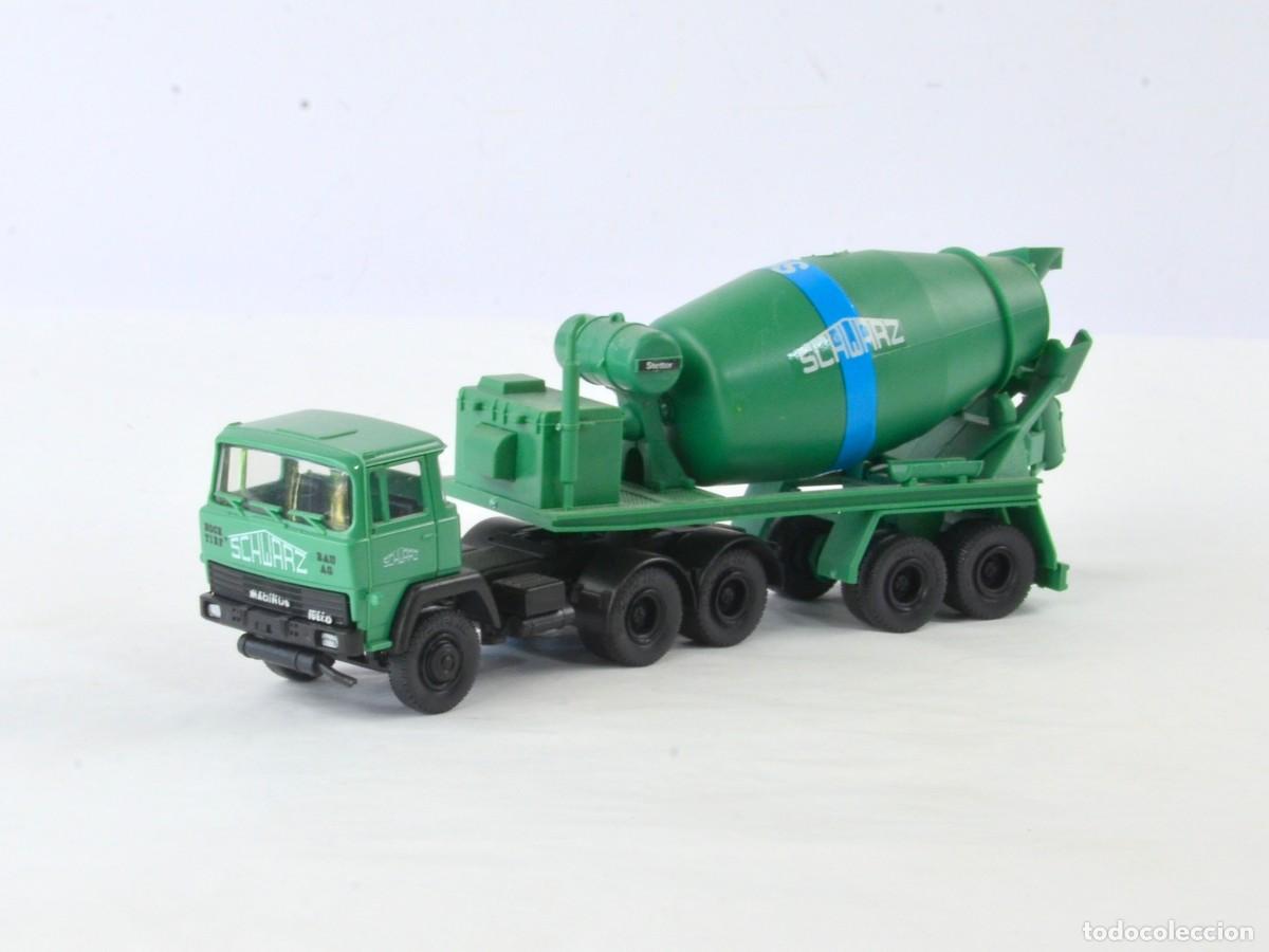 Coches a escala: Roco Escala 1:87 H0 Schwarz Bau Magirus Iveco 310D Cami&oacute;n Hormigonera Articulado