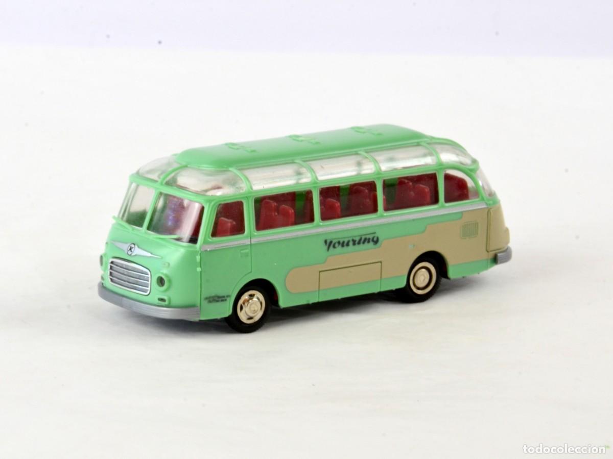 Coches a escala: Brekina 1:87 H0 Autocar K&auml;ssbohrer-Setra S6 Touring