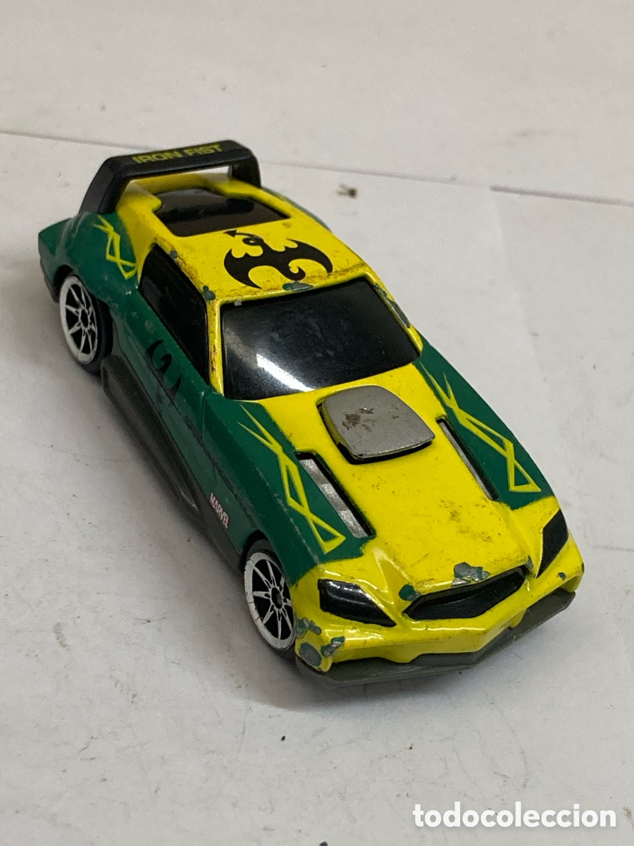 Coches a escala: coche de juguete es un modelo Majorette de la serie Marvel que presenta a Iron Fist