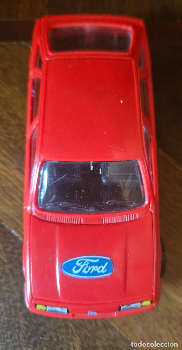 Coches a escala: TRANSPLASTIC Ford Sierra rojo pl&aacute;stico - Foto 6