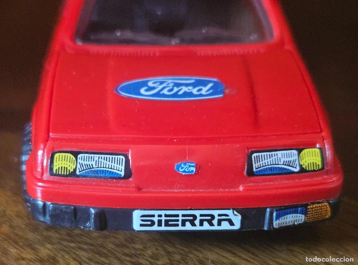 Coches a escala: TRANSPLASTIC Ford Sierra rojo pl&aacute;stico - Foto 9