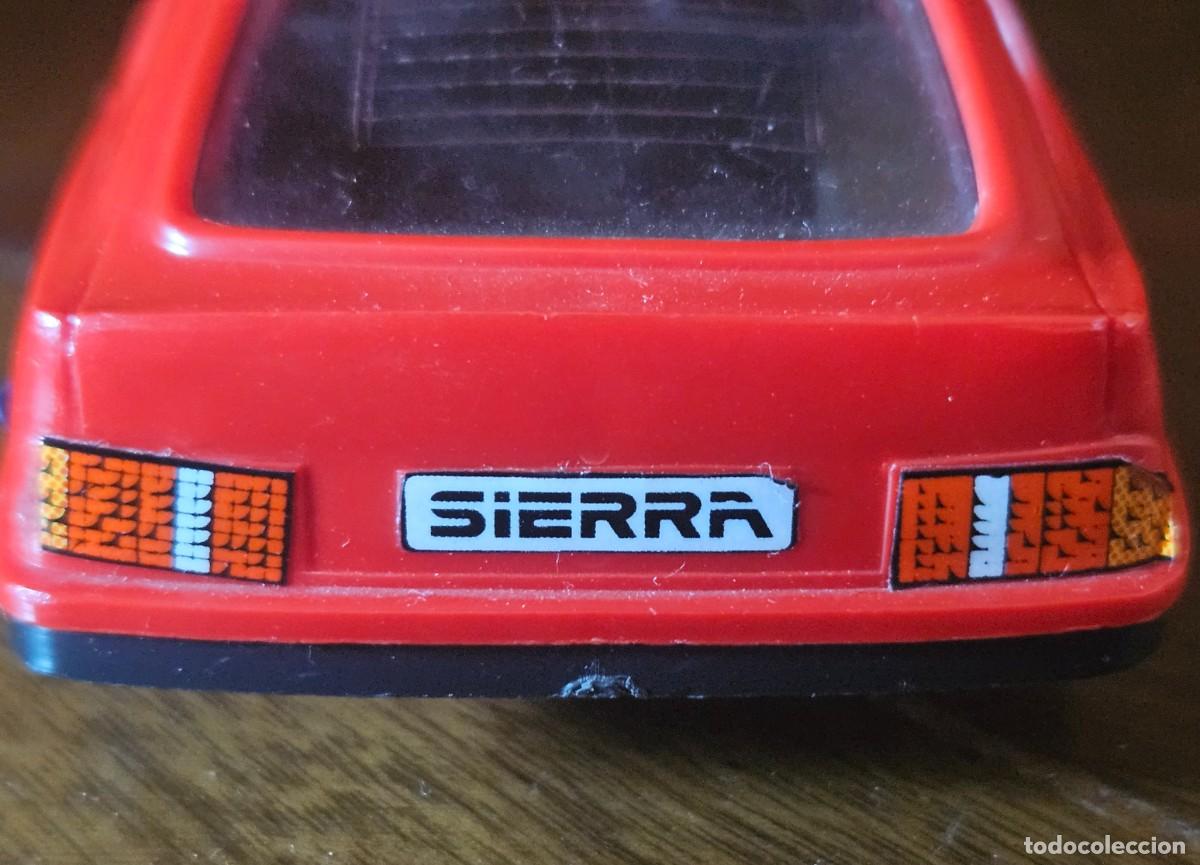 Coches a escala: TRANSPLASTIC Ford Sierra rojo pl&aacute;stico - Foto 10