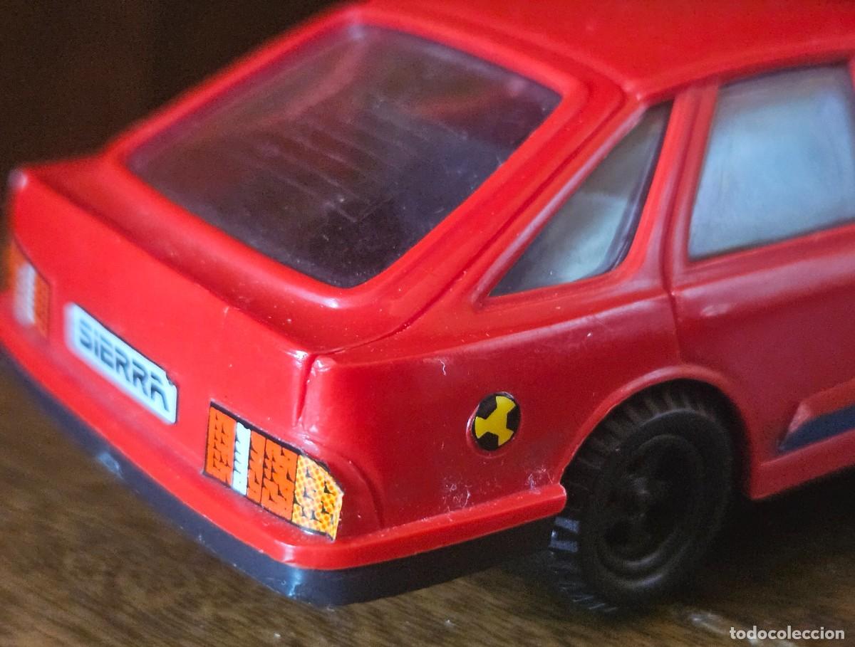 Coches a escala: TRANSPLASTIC Ford Sierra rojo pl&aacute;stico - Foto 11