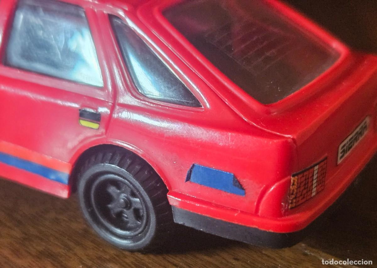 Coches a escala: TRANSPLASTIC Ford Sierra rojo pl&aacute;stico - Foto 12