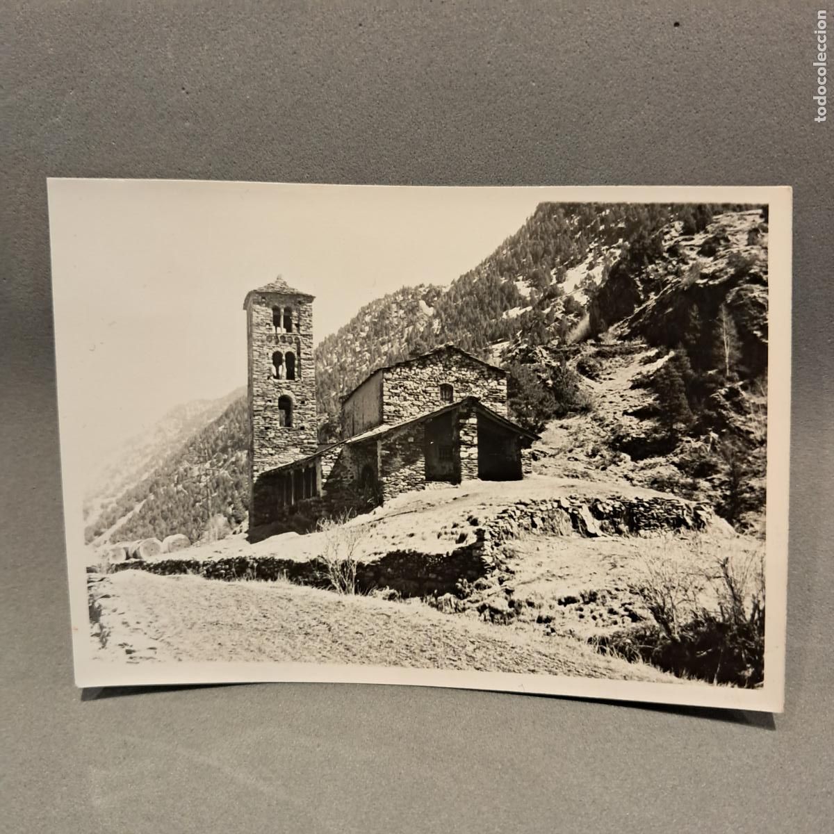 Coches a escala: Antigua Fotograf&iacute;a, iglesia rom&aacute;nica de Sant Joan de Caselles en Canillo, Andorra, a&ntilde;o 1963