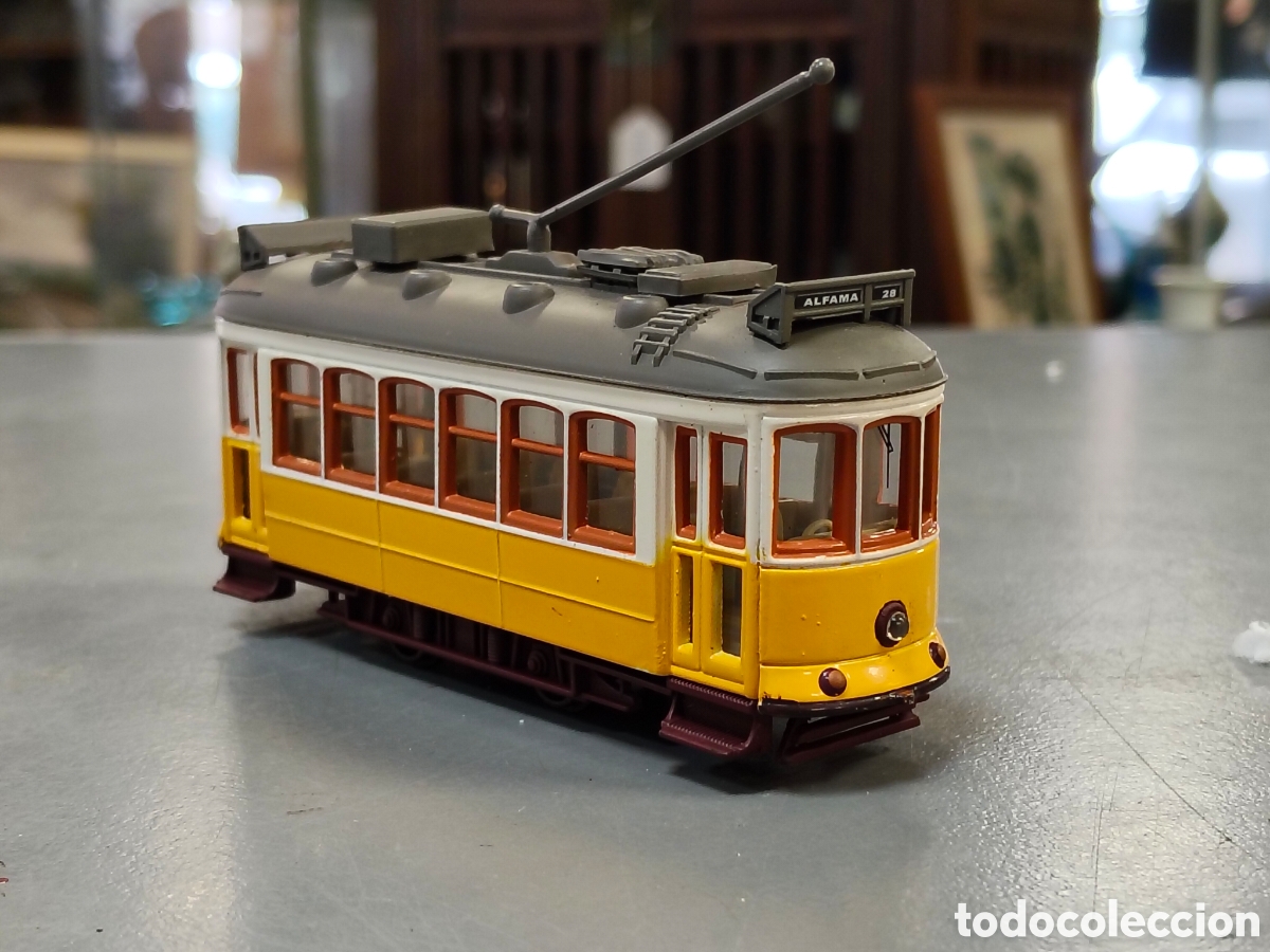 Coches a escala: tranv&iacute;a amarillo de Lisboa - Foto 2
