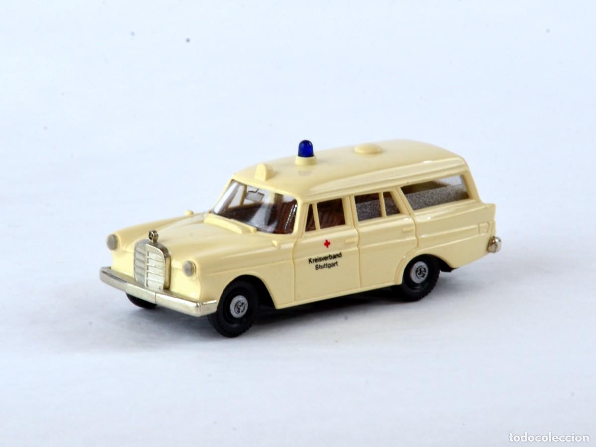 Coches a escala: Brekina Escala 1:87 H0 Mercedes Benz 190 Binz Ambulancia Cruz Roja