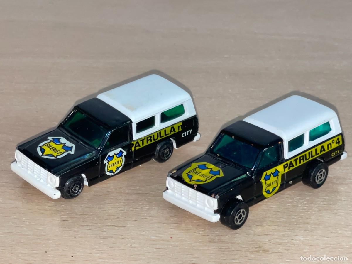 Coches a escala: Guisval 2 coches Polic&iacute;a Datsun Patrol Sheriff Patrulla n&ordm;4 1/64 Made in Spain a&ntilde;os 80 die-cast